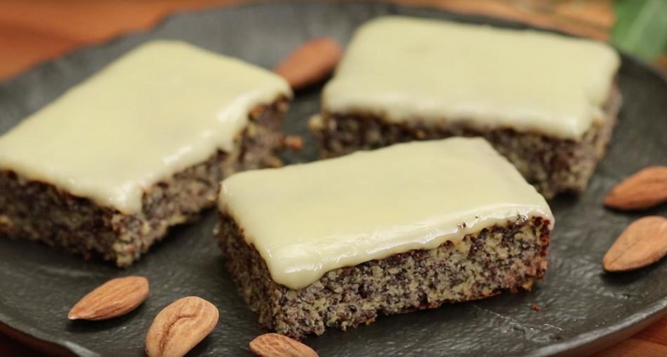 Kolač od maka i jabuka bez šećera i brašna