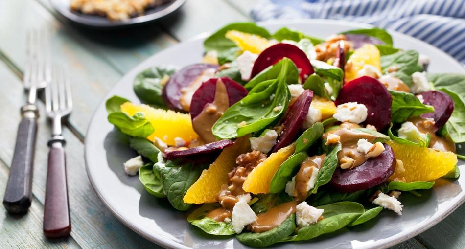Salata od špinata, cikle i naranče
