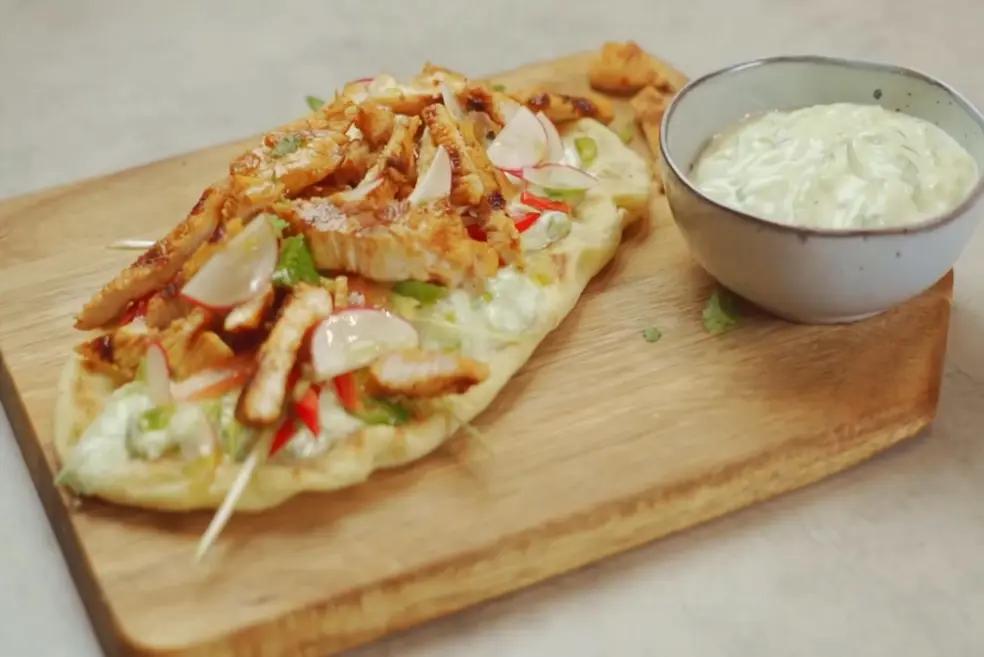 Gyros od purećih prsa i povrća s nan pogačom
