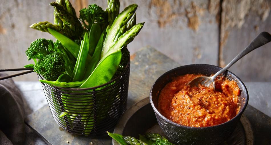 Zeleno povrće s umakom romesco