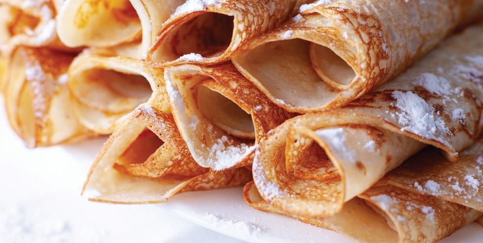 Palačinke s džemom i šećerom u prahu