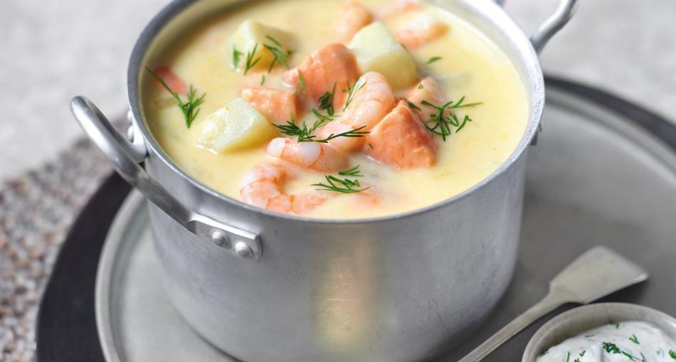 Juha od krumpira s lososom i kozicama