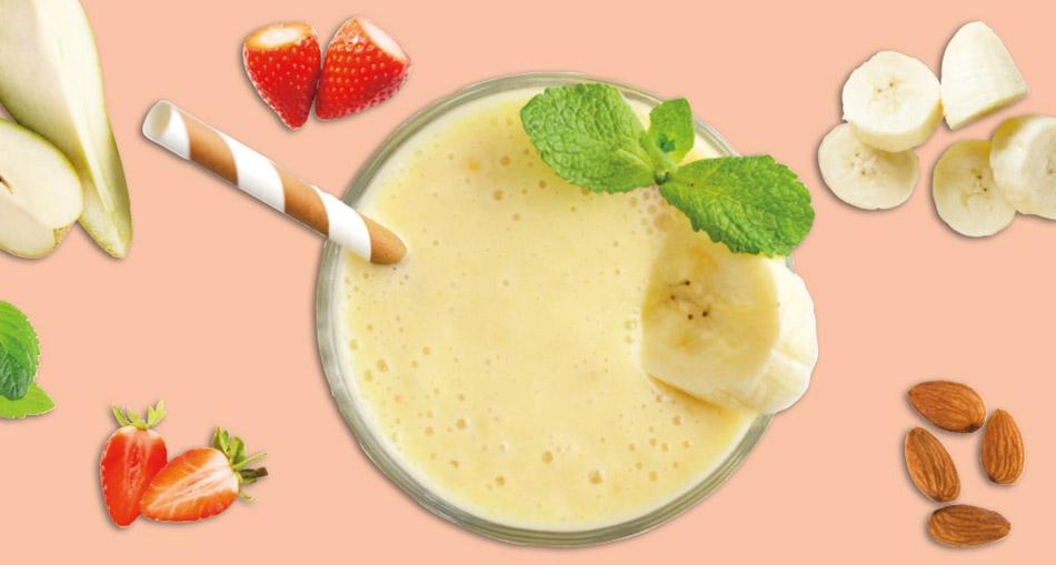 Smoothie od banane, kruške, jagoda, badema i chia sjemenki