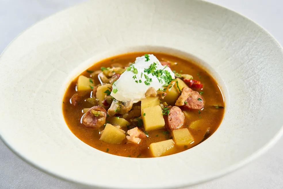 Zagorska juha s kobasicama, gljivama i krumpirom