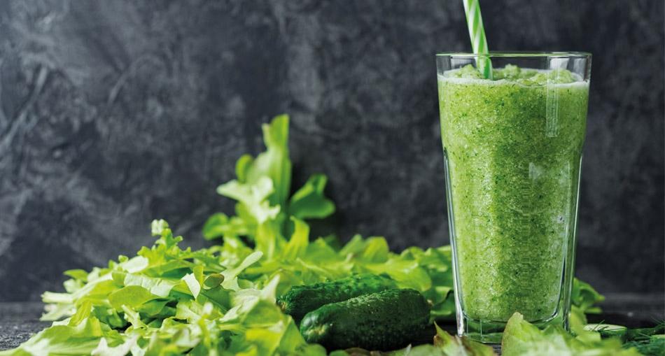 Smoothie od jabuke, krastavaca, limuna i rukole