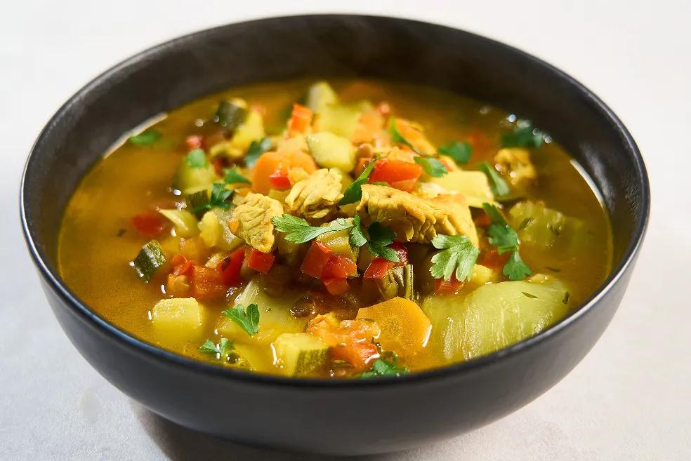 Varivo s puretinom, povrćem i lećom