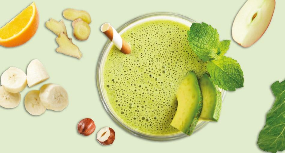 Smoothie od naranče, banane, jabuke, blitve, đumbira i lješnjaka