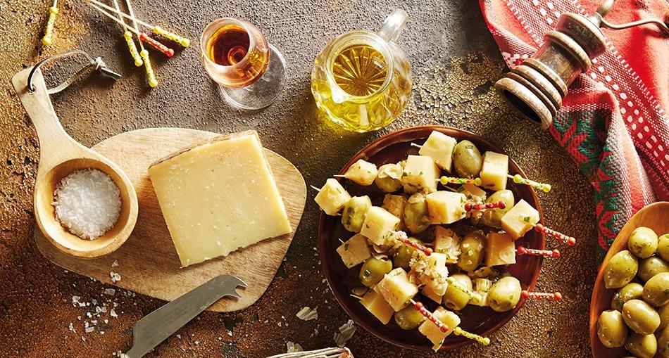 Sir Manchego u marinadi od Sherryja s maslinama